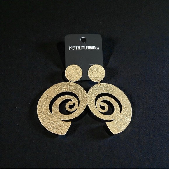 PRETTYLITTLETHING Gold Textured Swirl Disk Statement Earrings - Picture 5 of 6